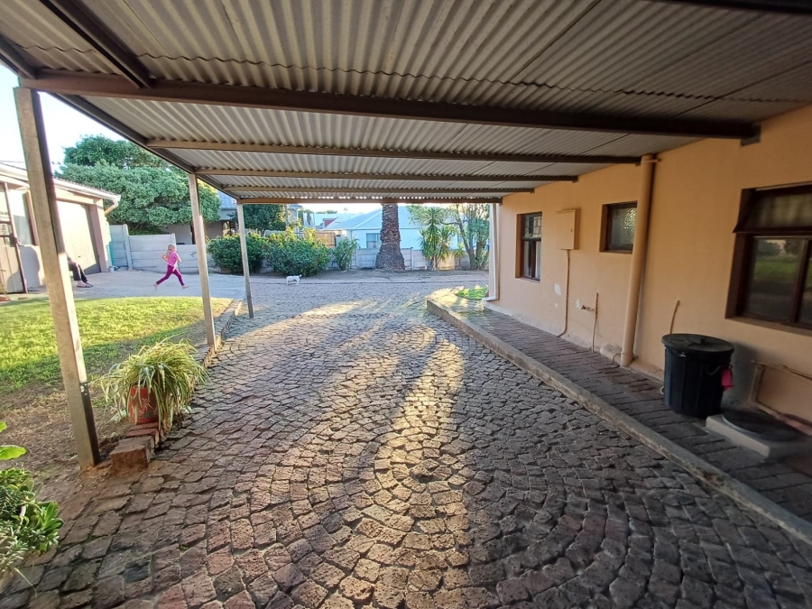 To Let 3 Bedroom Property for Rent in Albertinia Western Cape